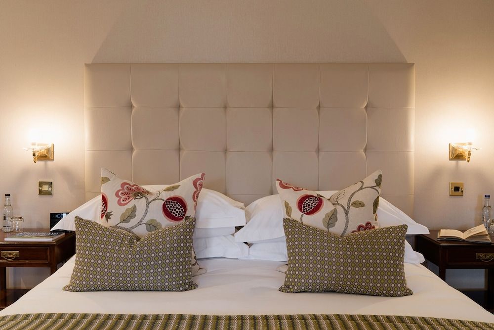 Ashdown Park Hotel & Country Club Superior Classic Room 2