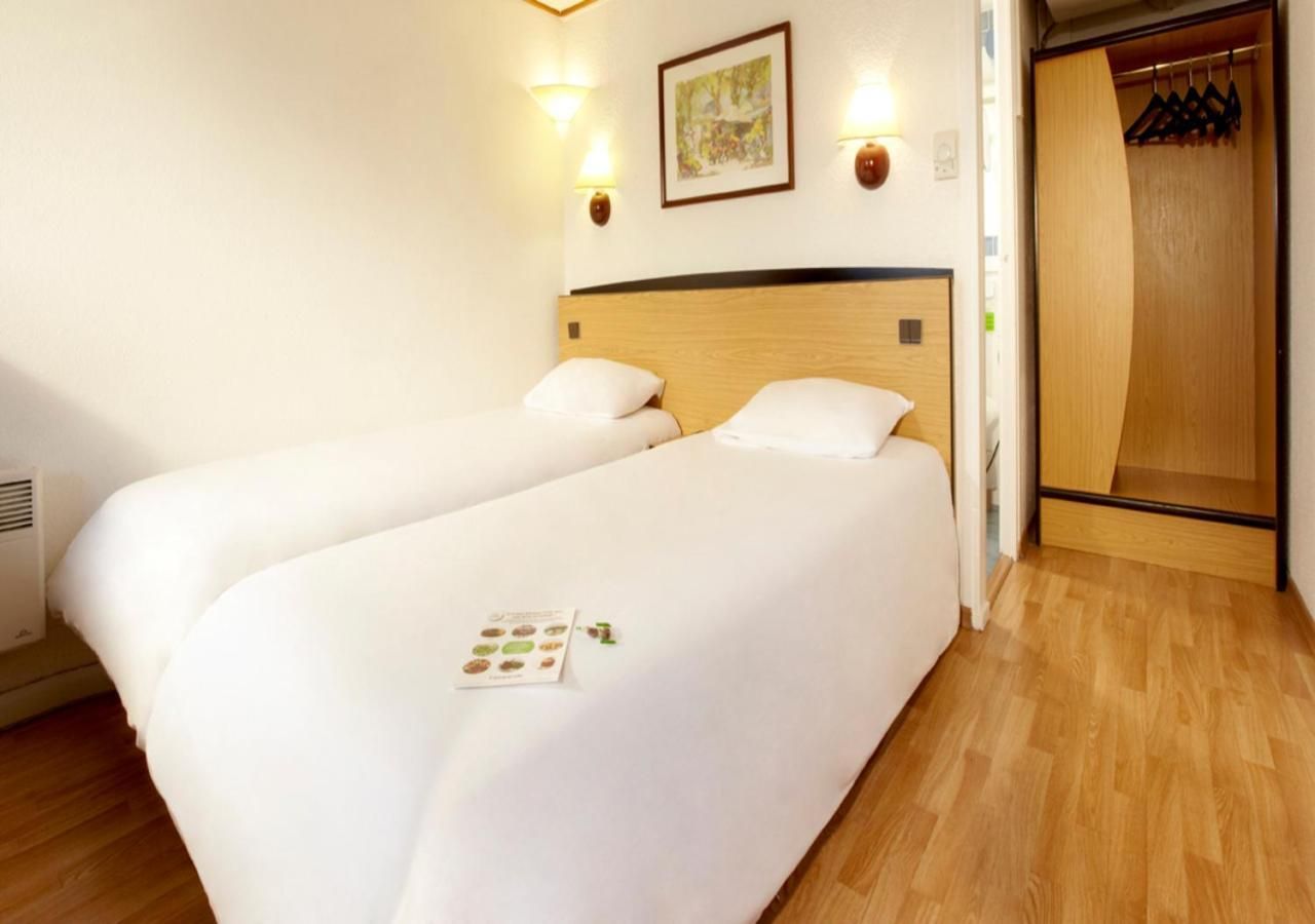 2 Single Beds with One Junior Bed
