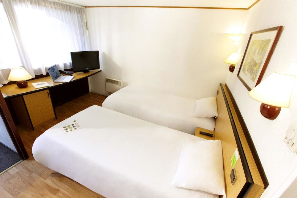 Campanile Villefranche-sur-Saône Standard Room, 2 Twin Beds 3