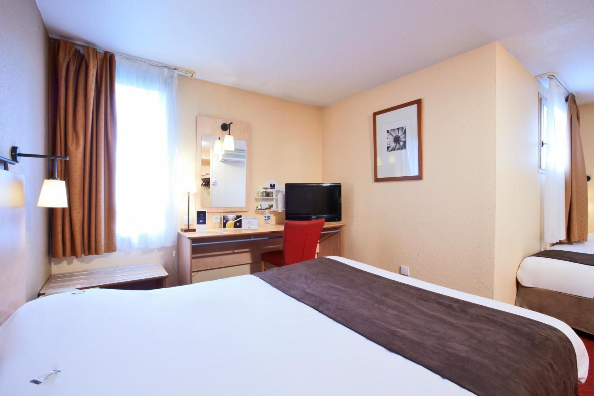 Standard Room - 1 Double Bed 1 Single Bed