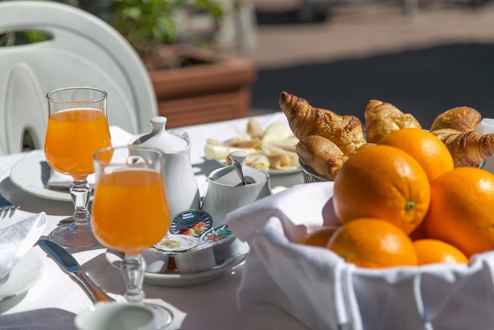 undefined Pantalon Hotel 8