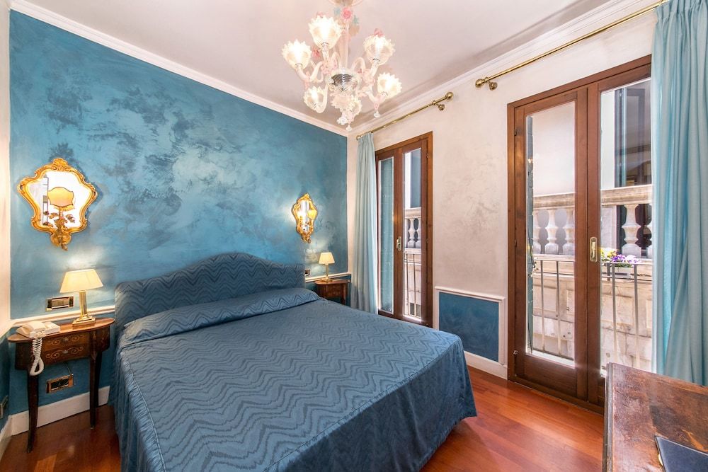 Pantalon Hotel Standard Double or Twin Room 3