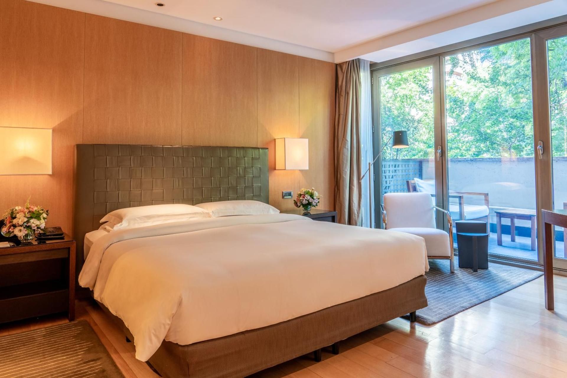 1 King Bed With Balcony Deluxe