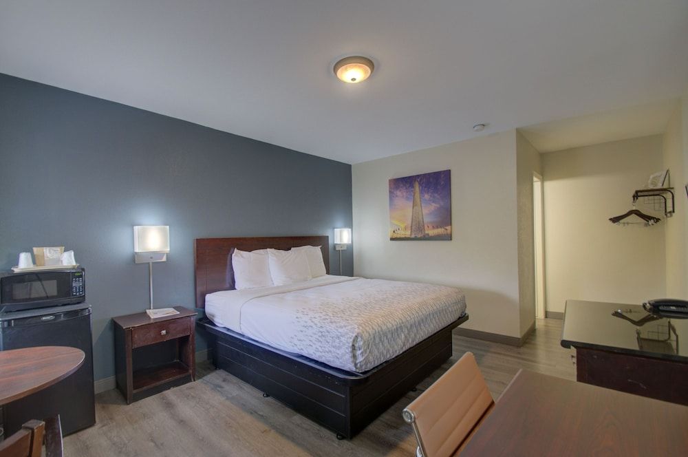 Standard Room, 1 King Bed