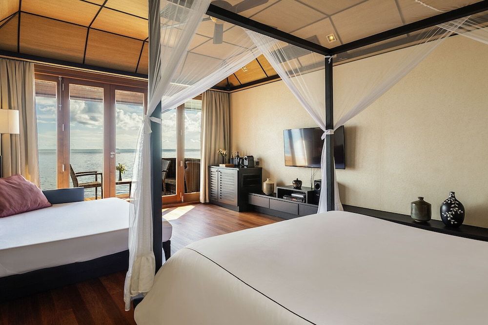 Deluxe Water Villa