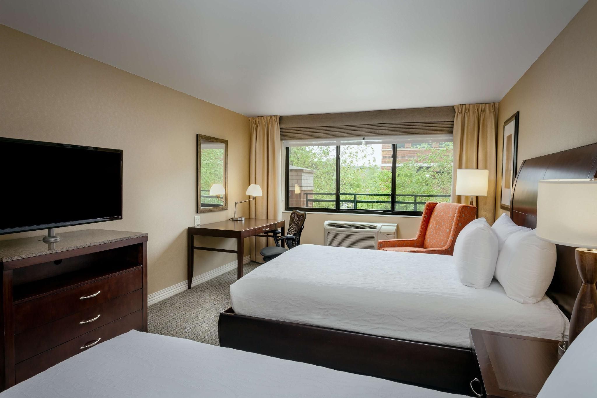 2 Queen Beds