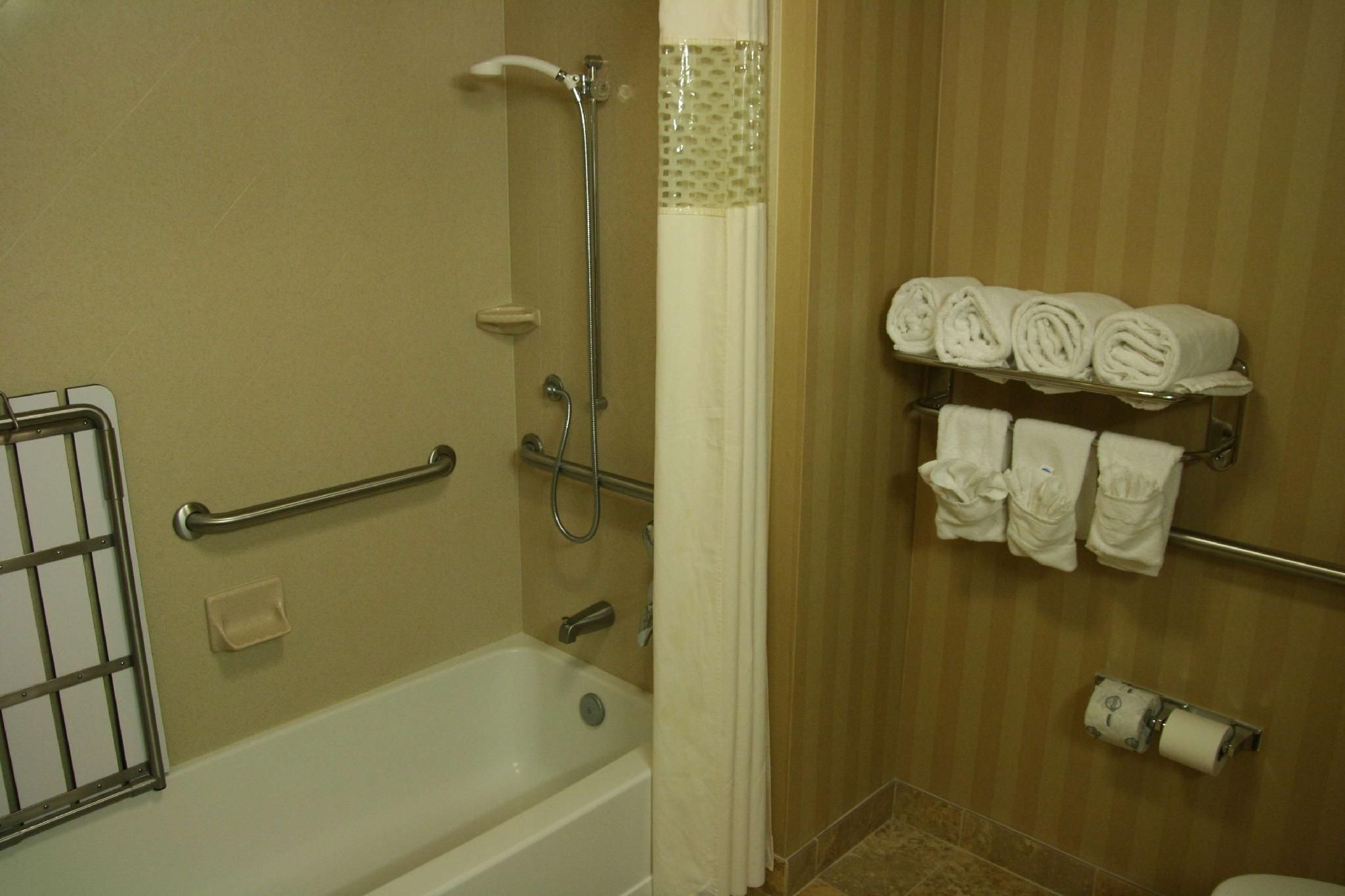 1 King Mobility Access With Tub Nonsmoking