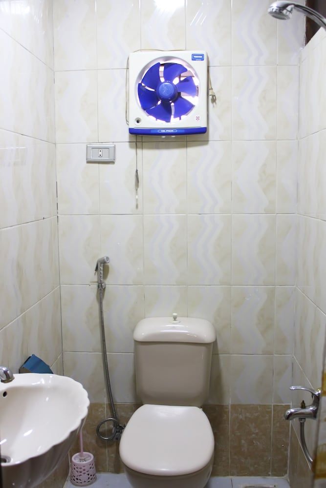 Kings Palace - Hostel Deluxe Double Room 8