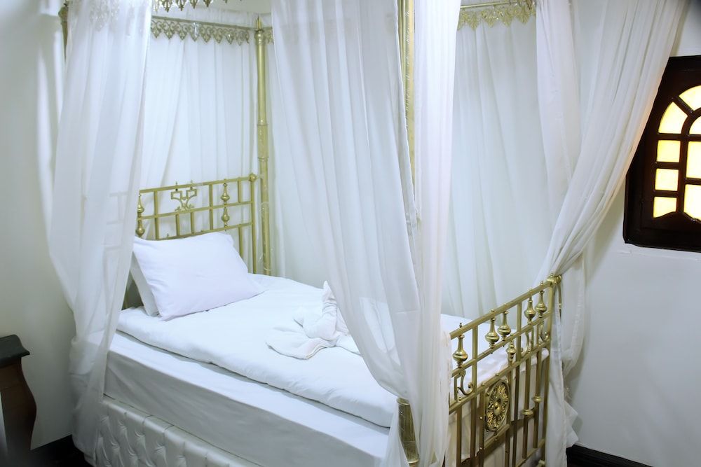 Kings Palace - Hostel Deluxe Double Room 4