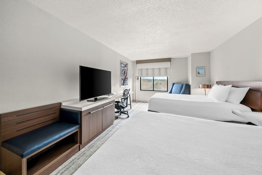 Room, 1 King Bed (Drinks & Snacks)