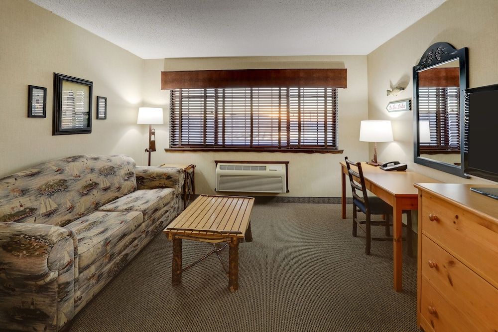 Stoney Creek Hotel Quad Cities - Moline Expanded King with Sofa 4