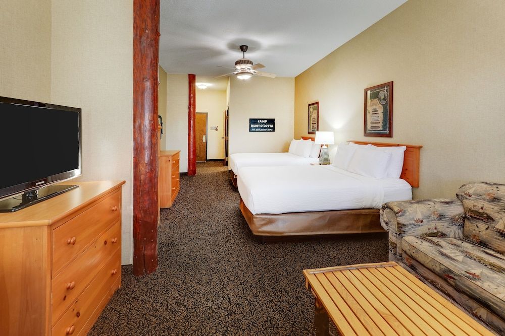 Stoney Creek Hotel Quad Cities - Moline Expanded Queen with Sofa 2