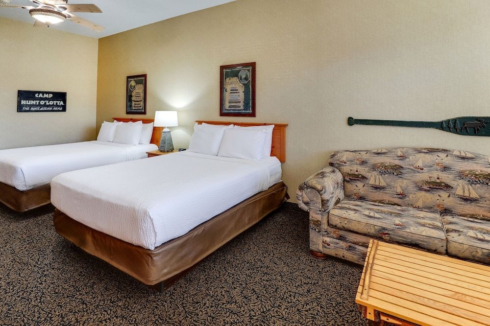 Stoney Creek Hotel Quad Cities - Moline Expanded Queen with Sofa 3