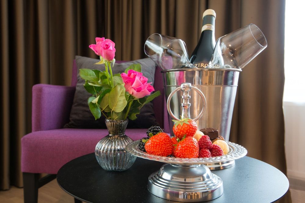 Room Service - Dining