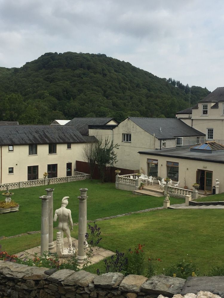 Newby Bridge Hotel Cabin 2