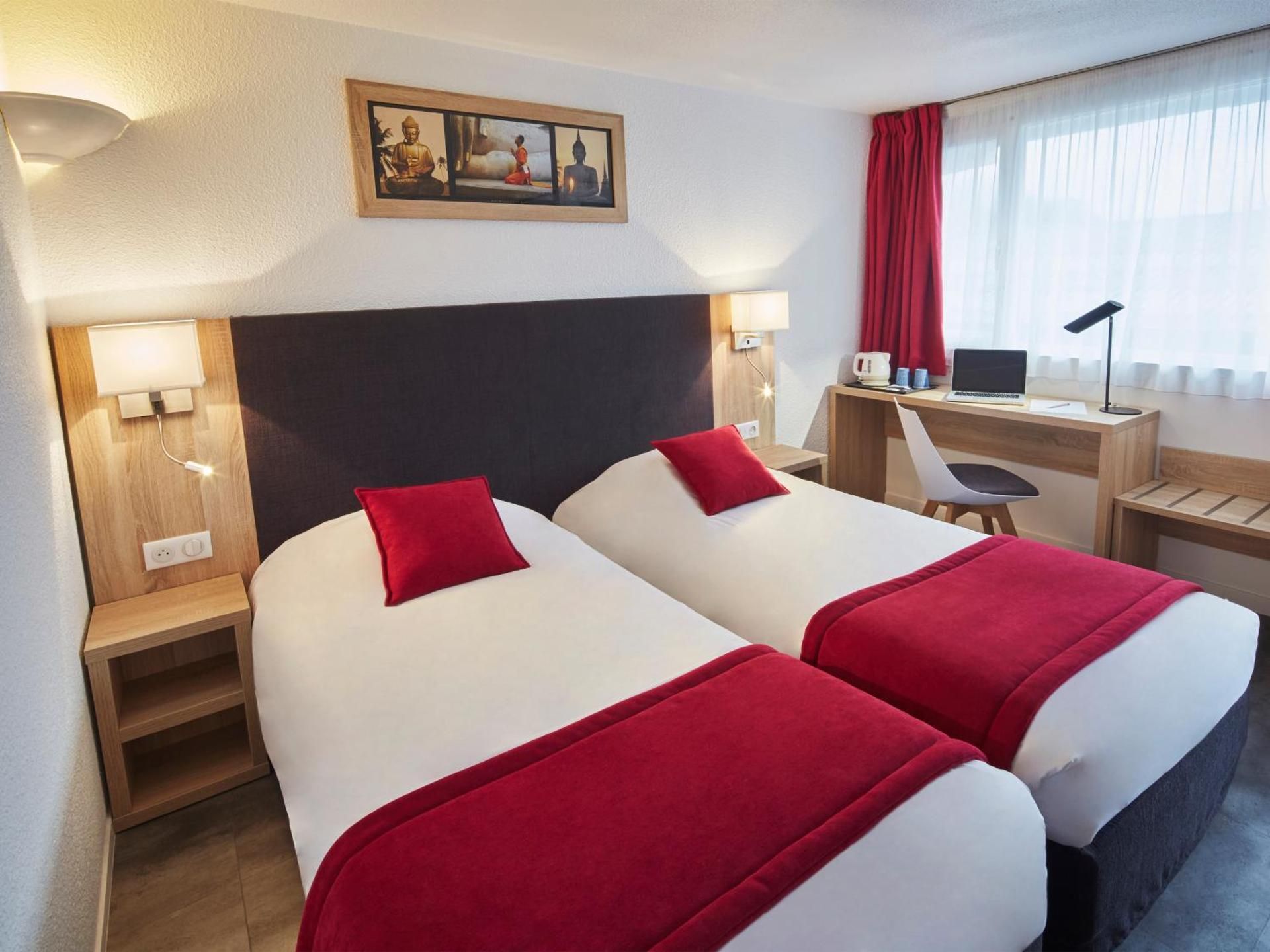 2 Single Beds