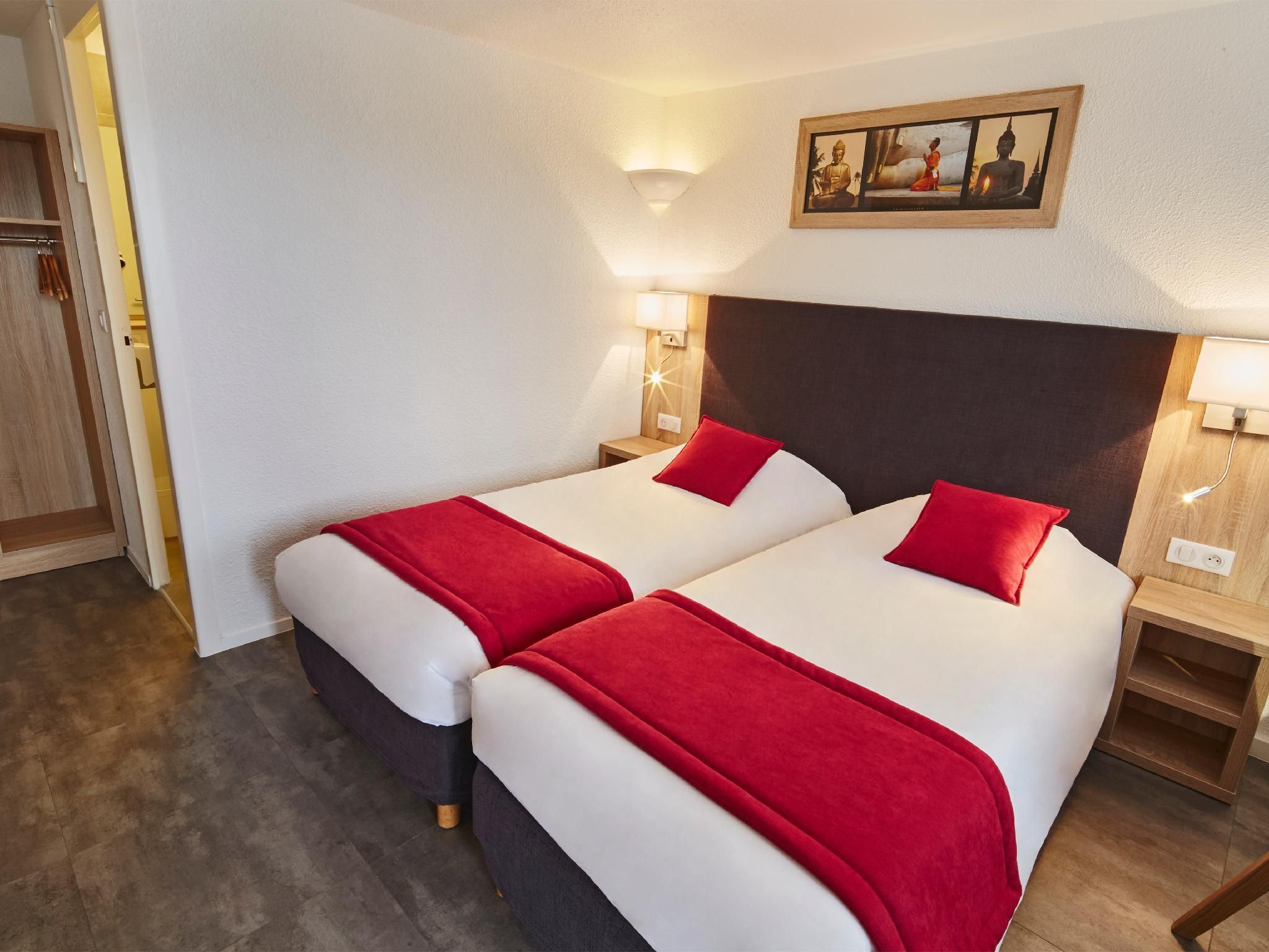 2 Single Beds