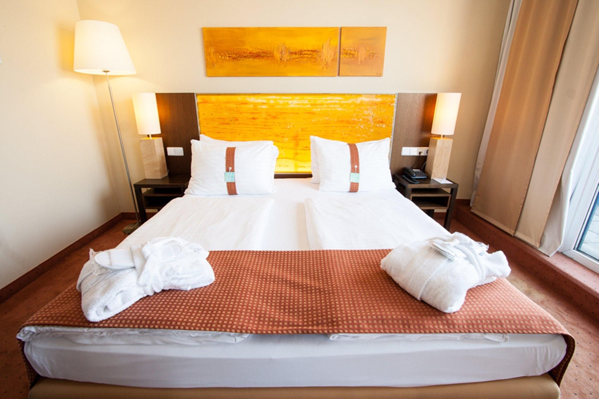 2 Single Beds Premium