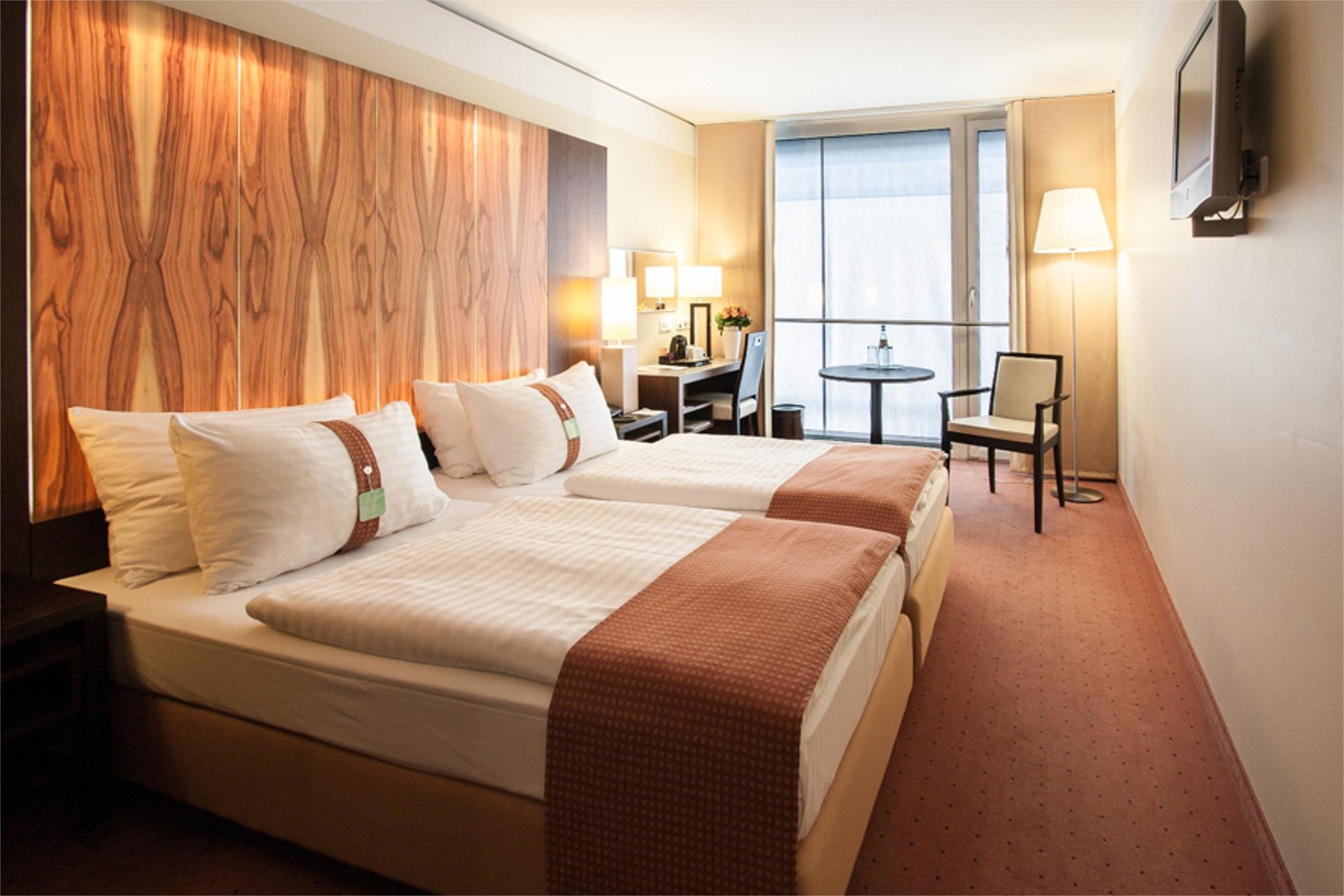 Holiday Inn Salzburg City by IHG 2 Single Beds Standard