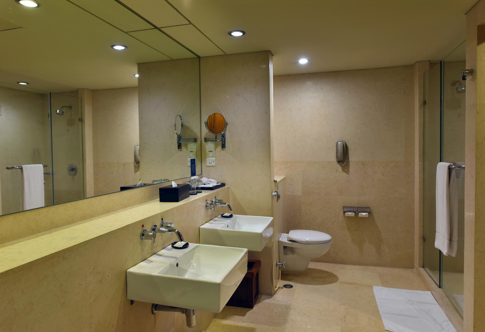 Radisson Blu Dhaka Water Garden Superior Room 16