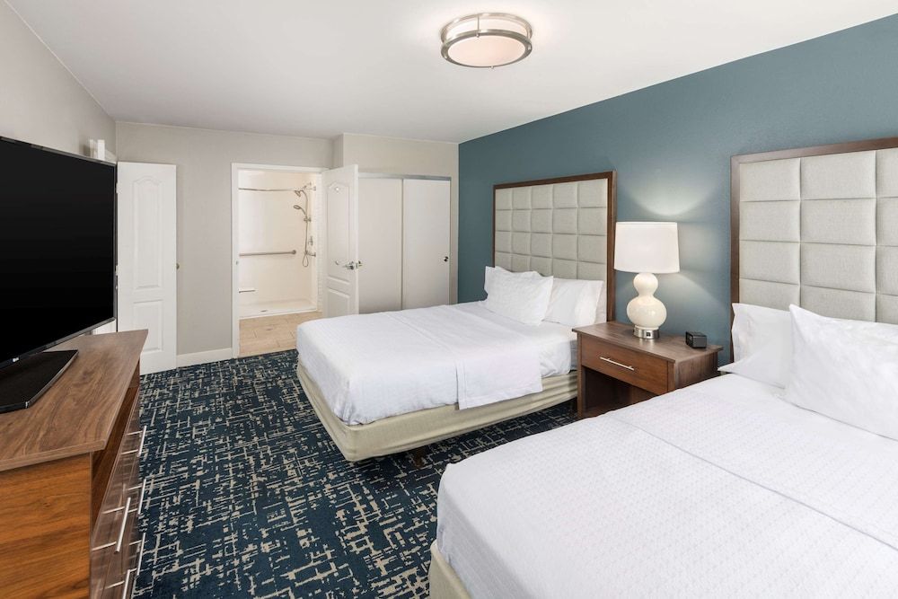 Suite, 2 Queen Beds, Accessible, Non Smoking (Roll-in shower)
