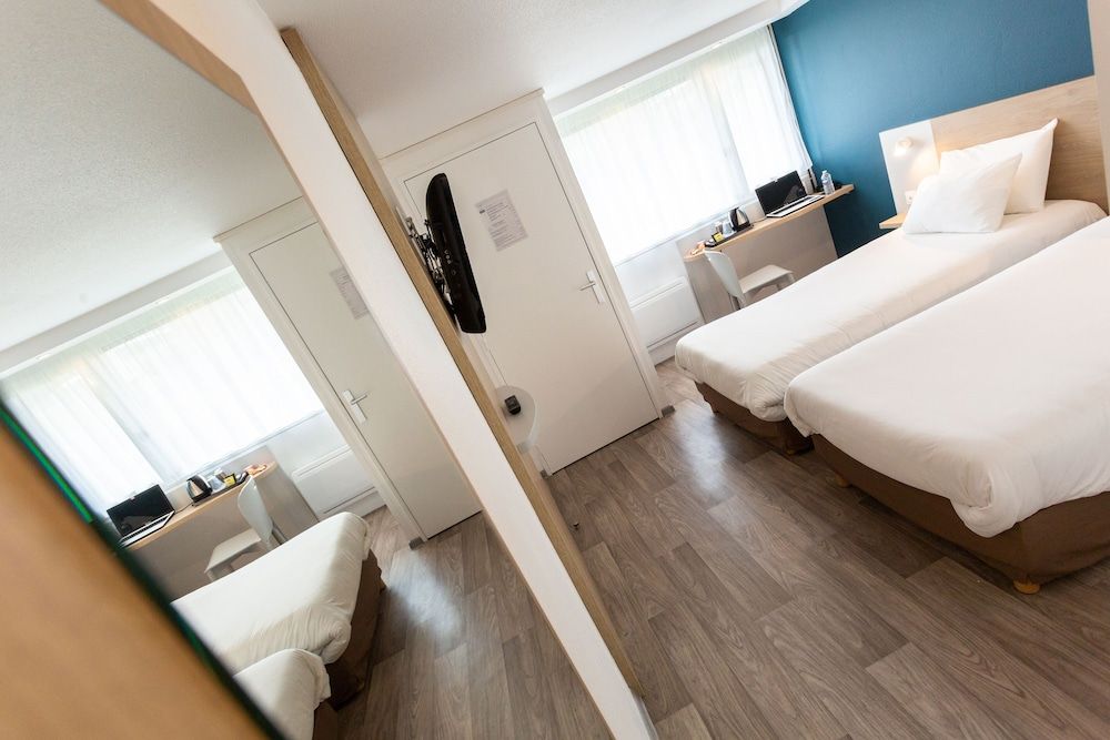 Kyriad Issoudun Standard Room, 2 Twin Beds 5