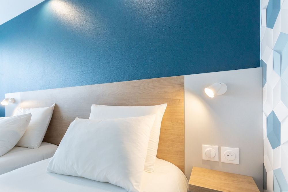 Kyriad Issoudun Standard Room, 2 Twin Beds 4