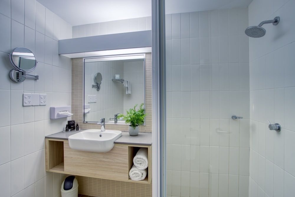 The Palmer Collective Deluxe Room, 1 King Bed 6