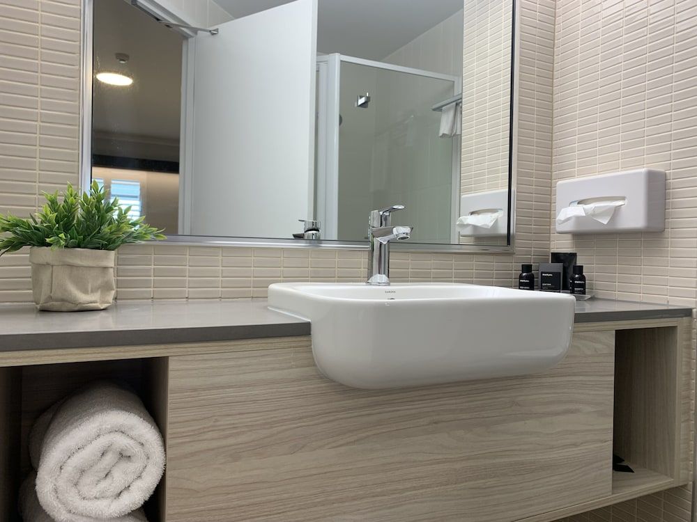 The Palmer Collective Deluxe Room, 1 King Bed 7