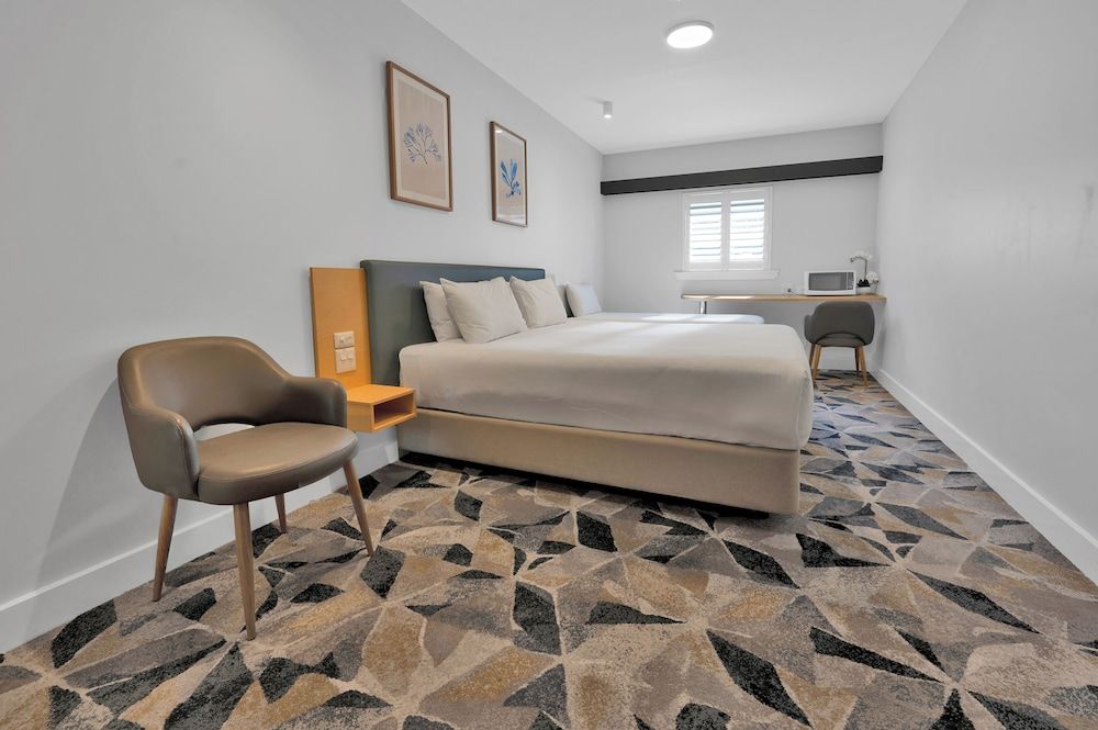 The Palmer Collective Deluxe Room, 1 King Bed 4