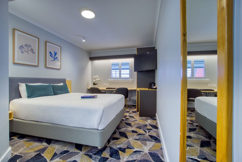 The Palmer Collective Deluxe Room, 1 King Bed 2