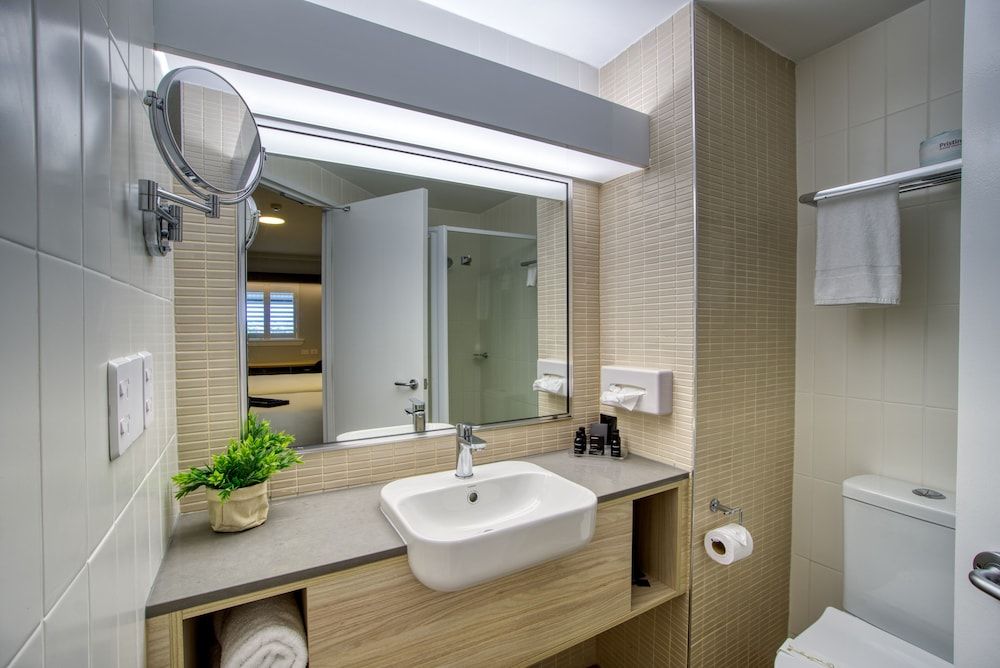 The Palmer Collective Deluxe Room, 1 King Bed 5