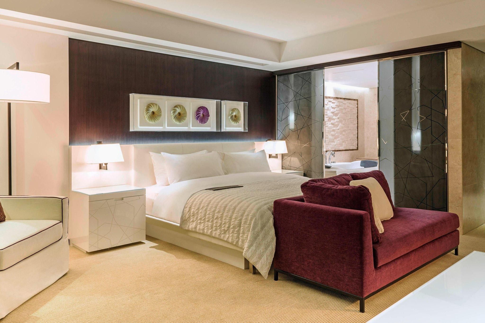 Le Royal Club, Executive lounge access, Larger Guest room, 1 King