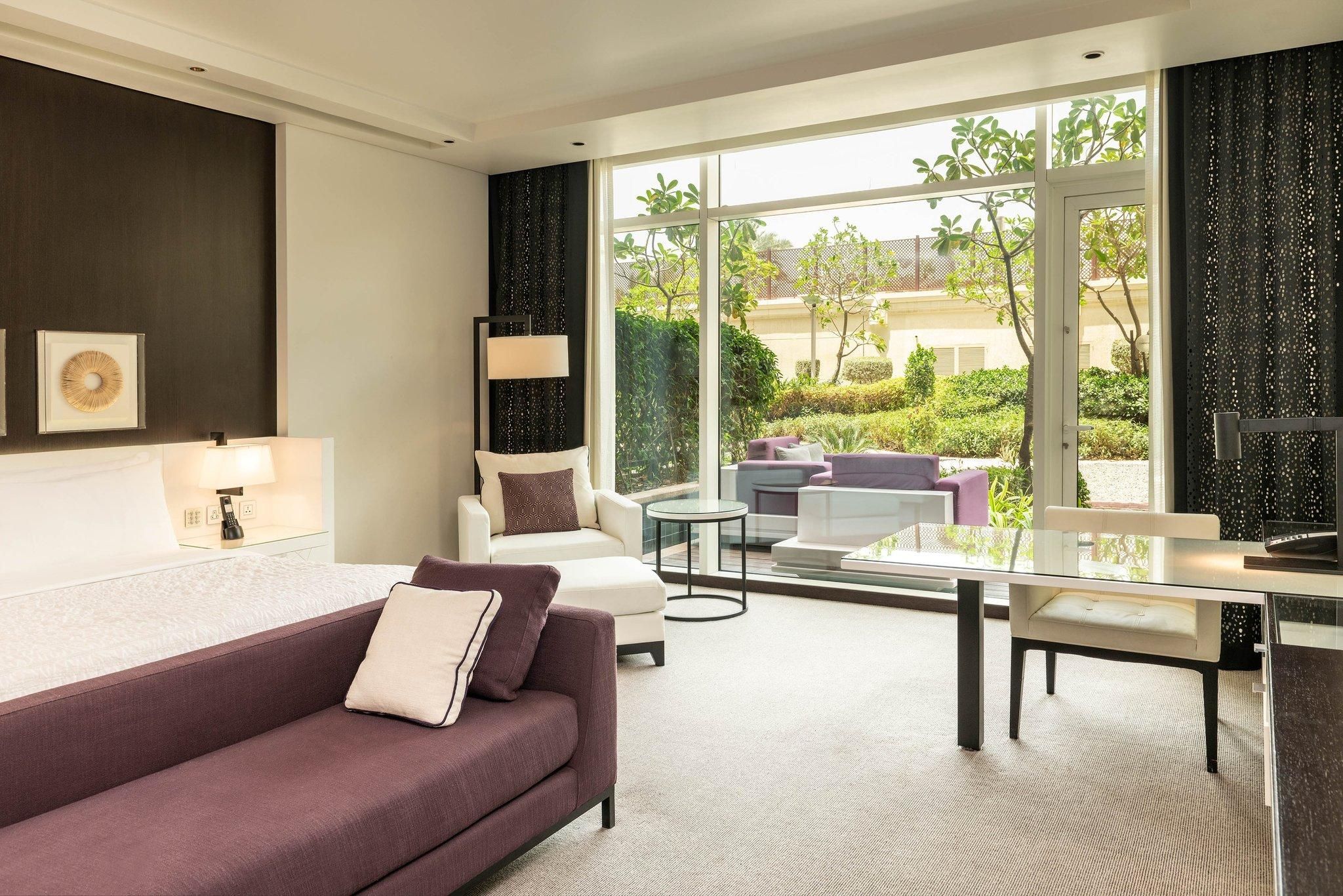 Le Royal Club, Executive lounge access, Larger Guest room, 1 King