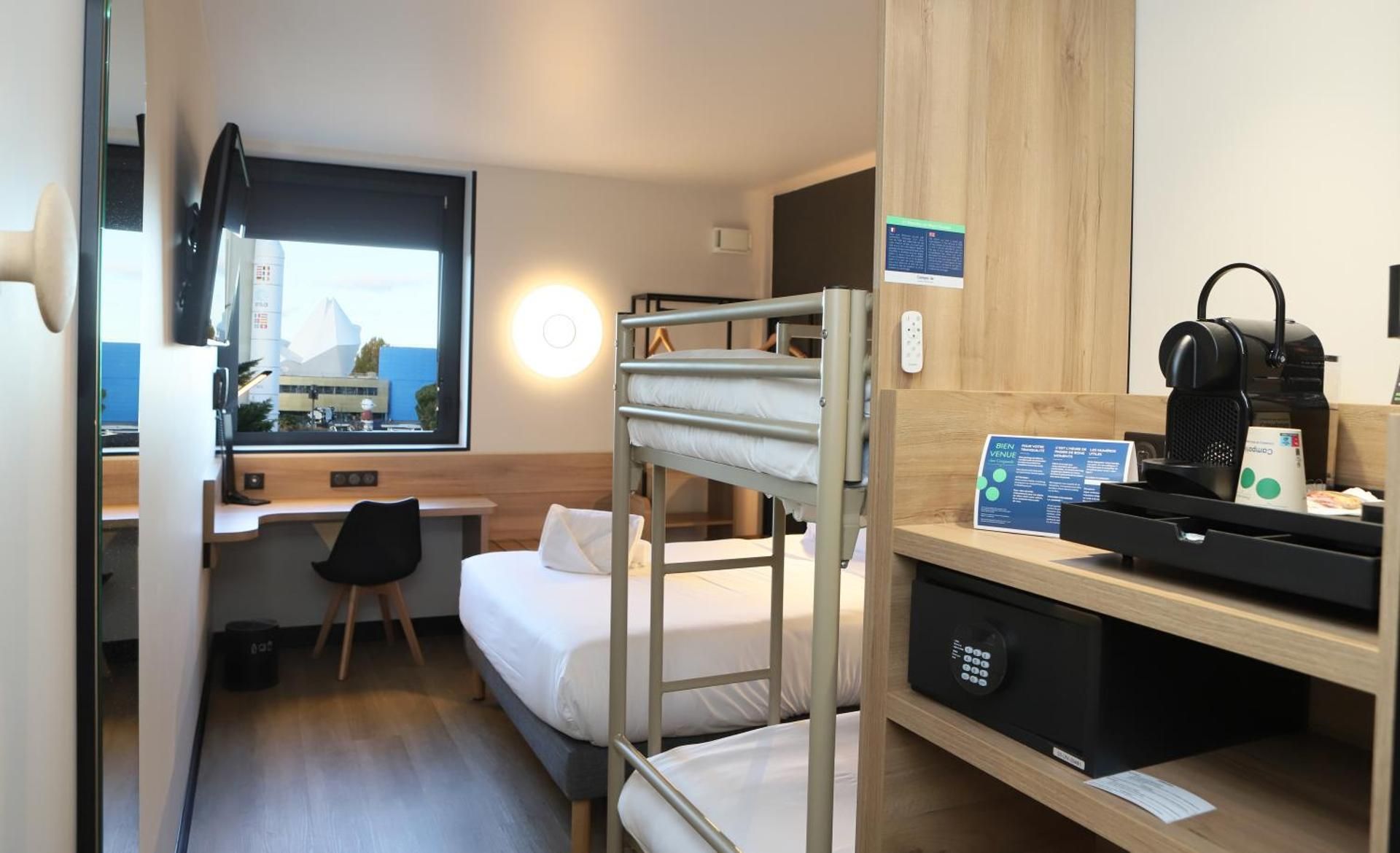 Superior Quadruple Room (1 Double Bed + 2 Single Beds)