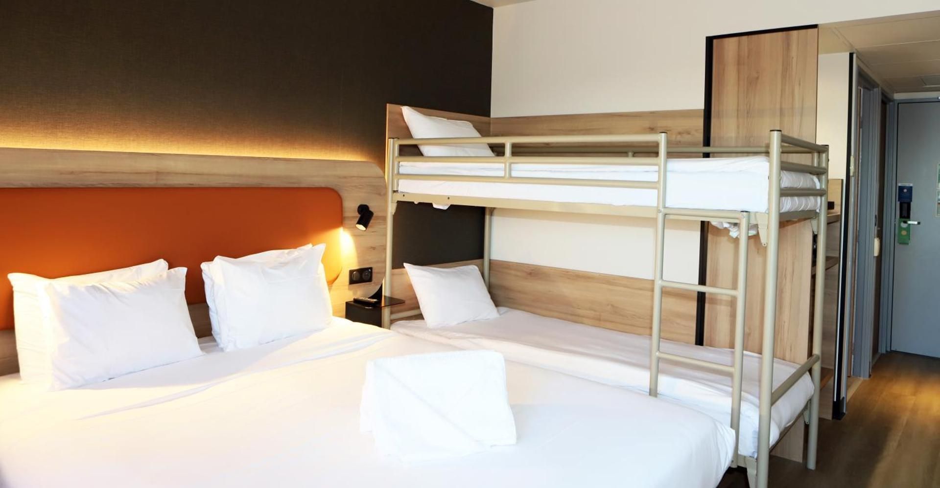 Superior Quadruple Room (1 Double Bed + 2 Single Beds)