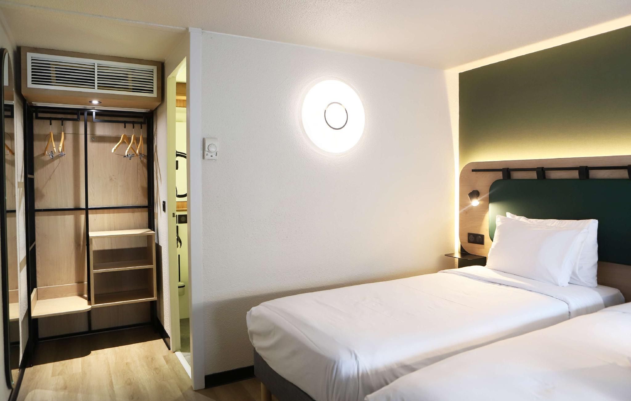 2 Single Beds