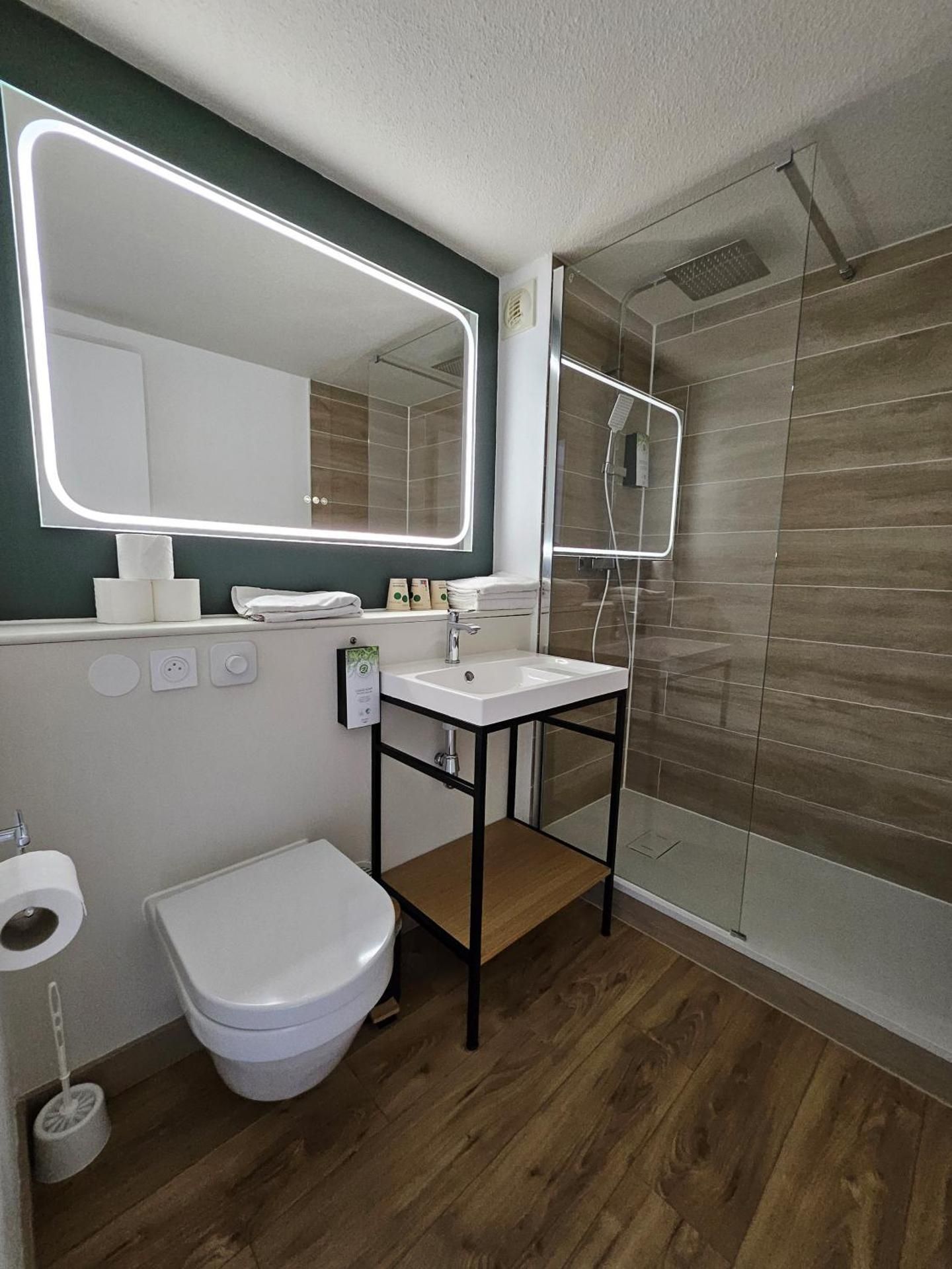 Family Room - 1 Double Bed 2 Single Beds 1 Sofa Bed