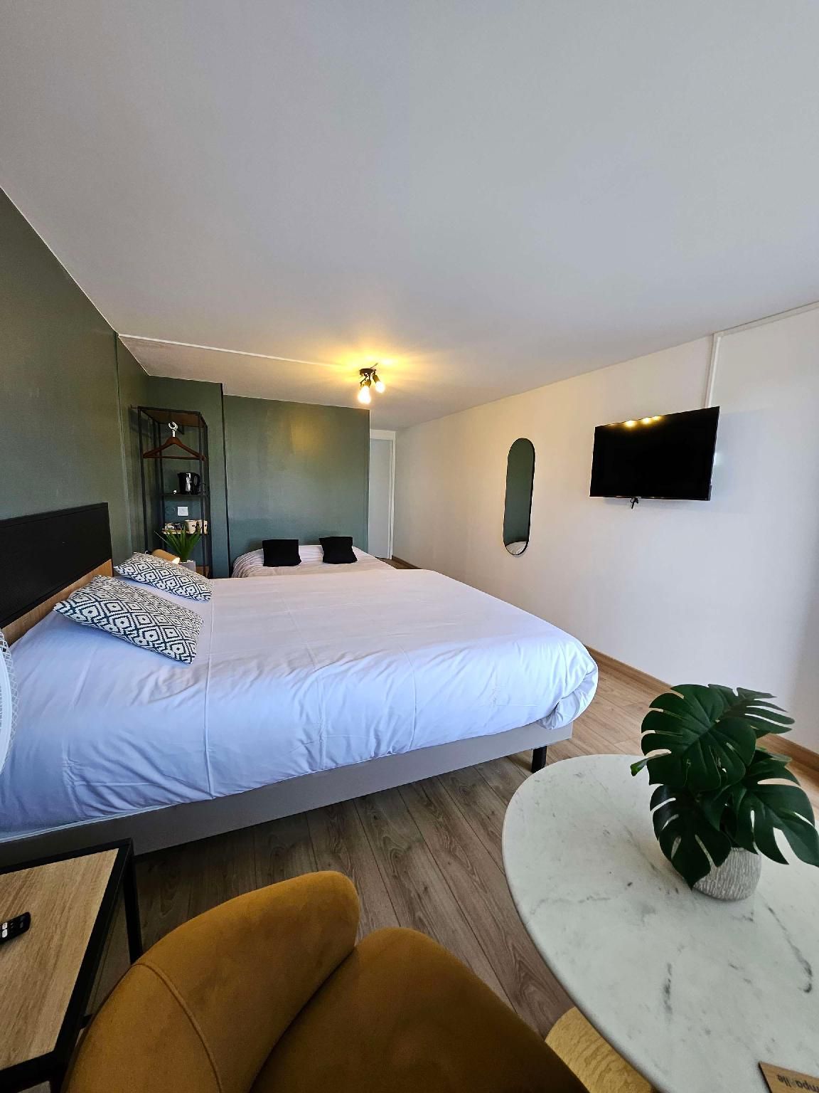 Family room - 1 Double Bed 2 Single Beds 1 Sofa Bed
