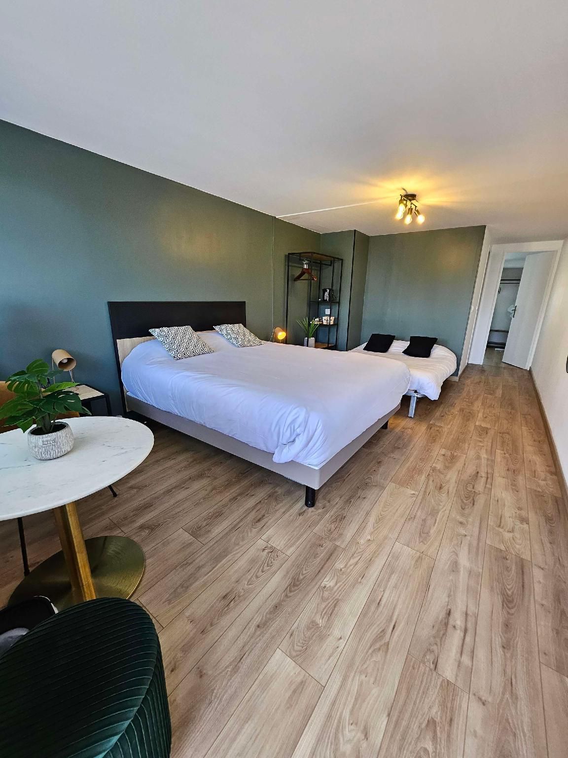 Family room - 1 Double Bed 2 Single Beds 1 Sofa Bed