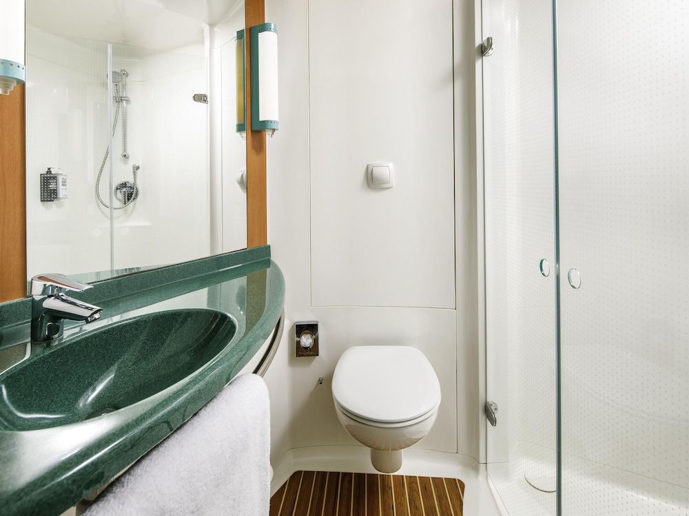 ibis Bristol Centre Double Room, 1 Double Bed 6