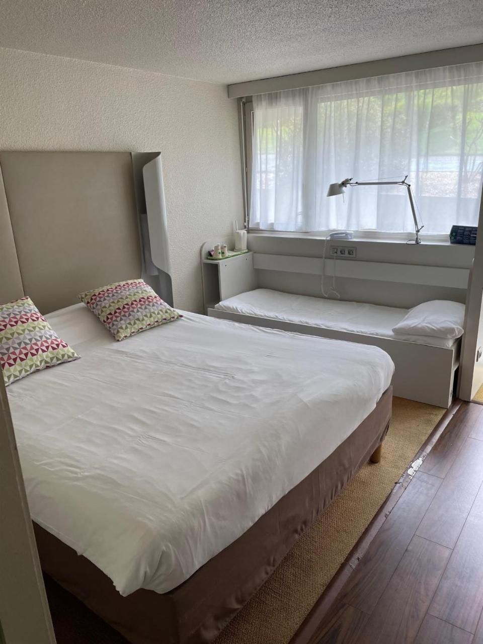 Campanile Poitiers Sud - Aeroport Standard Double Room with One Single Bed - Up to Ten Years