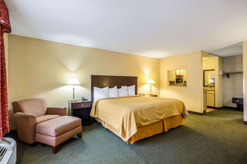 Standard Room, 1 King Bed, Smoking
