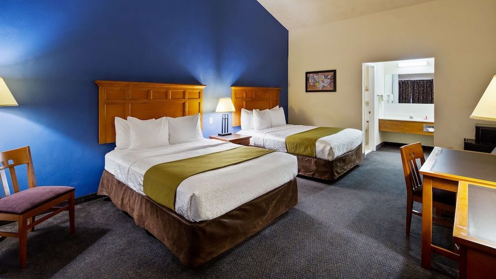 Standard Room, 2 Queen Beds, Non Smoking, Refrigerator & Microwave (Pet Friendly)