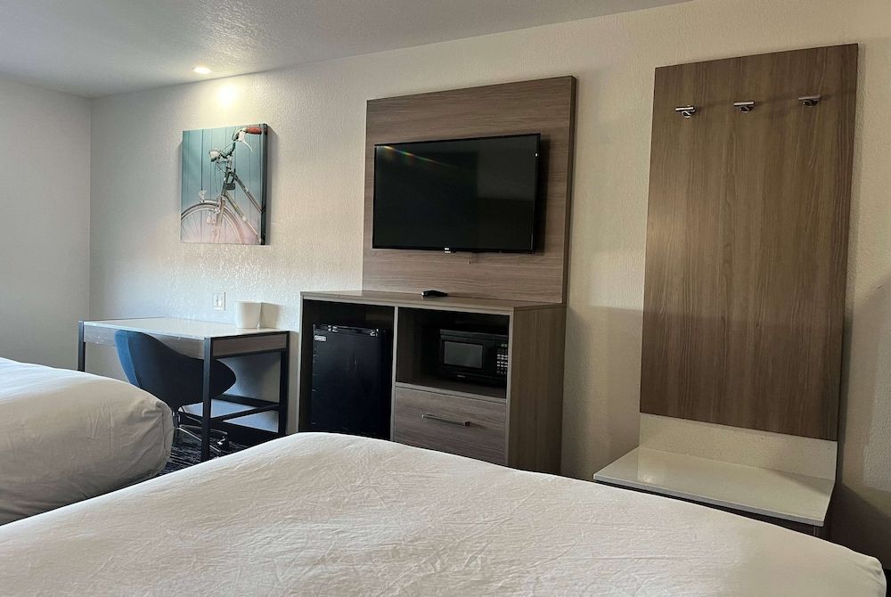 Standard Room, 2 Queen Beds, Non Smoking