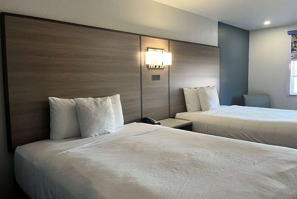 Standard Room, 2 Queen Beds, Non Smoking