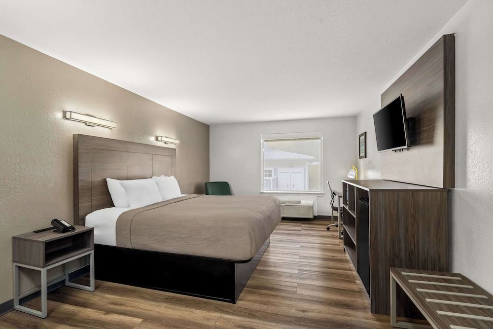 Standard Room, 1 King Bed, Non Smoking