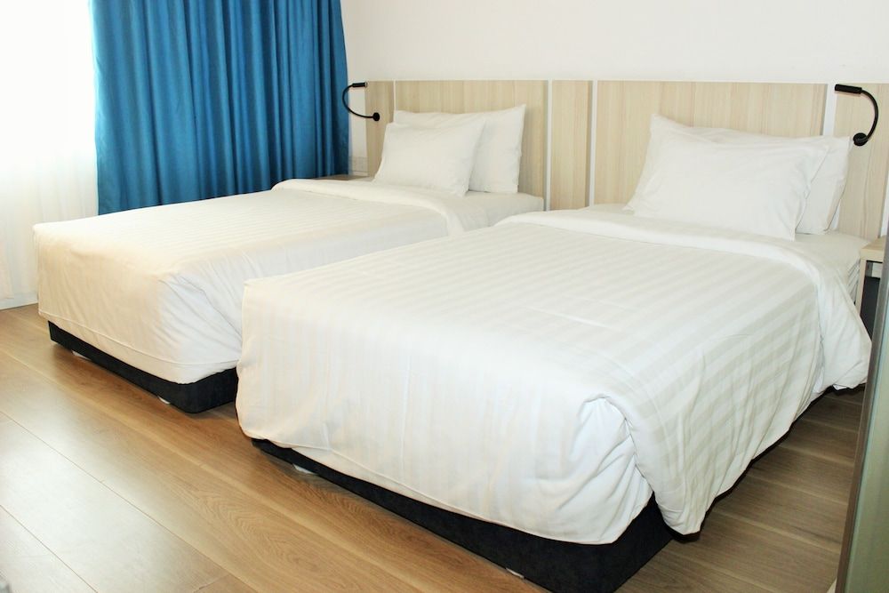 Liberty Hotel Saigon Greenview Deluxe Room 2