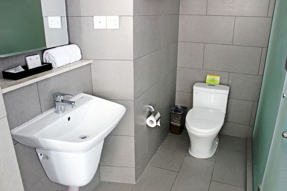 Liberty Hotel Saigon Greenview Deluxe Room 7