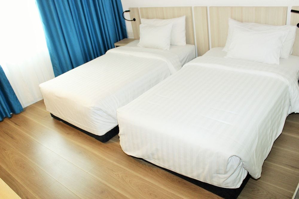 Liberty Hotel Saigon Greenview Deluxe Room 3